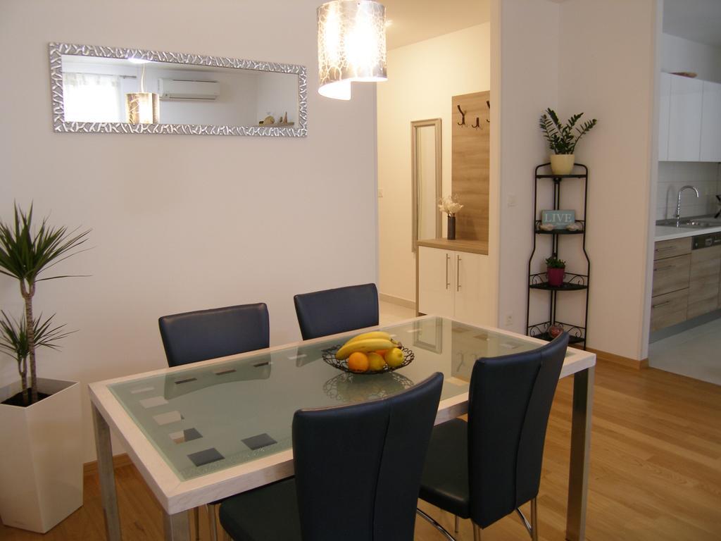 Momentum Apartment Split Bilik gambar